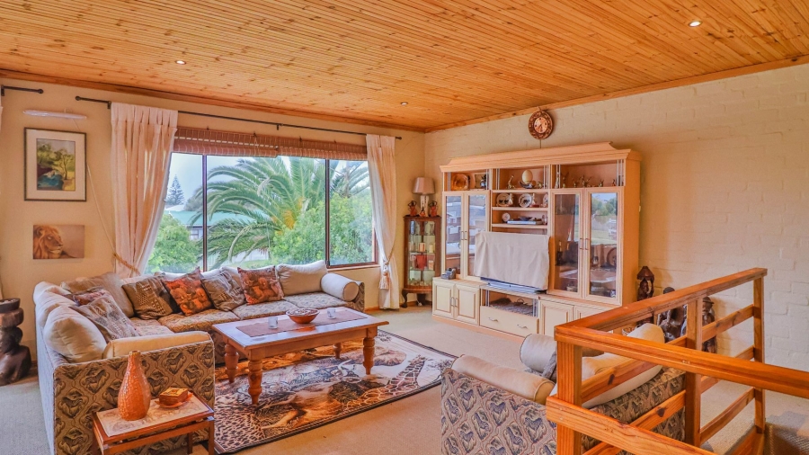5 Bedroom Property for Sale in Sandbaai Western Cape